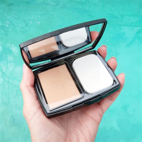 Chanel Ultra le Teint compact foundation powder review